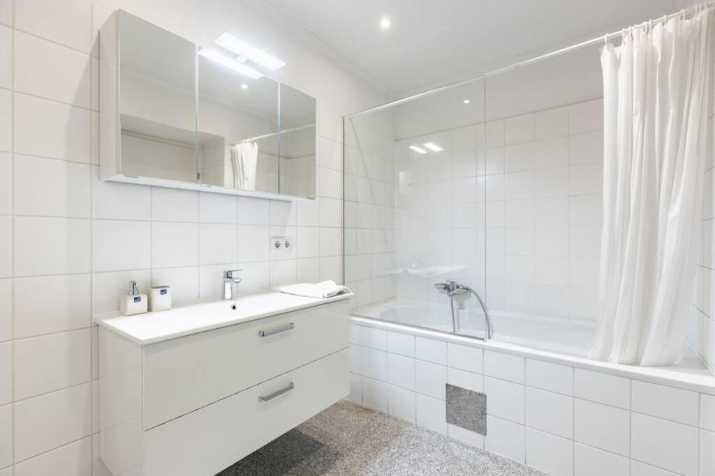 Chic One-Bedroom Apartment With King-Size Bed, Nestled In Vienna'S Vibrant Heart Zewnętrze zdjęcie