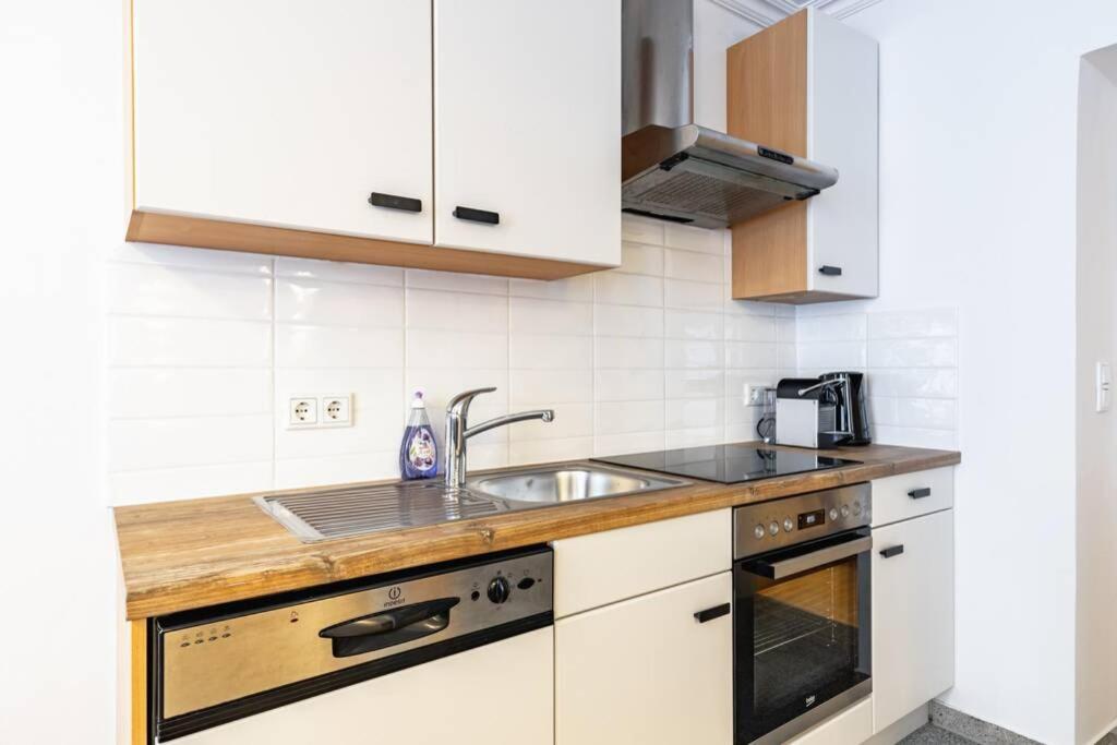 Chic One-Bedroom Apartment With King-Size Bed, Nestled In Vienna'S Vibrant Heart Zewnętrze zdjęcie