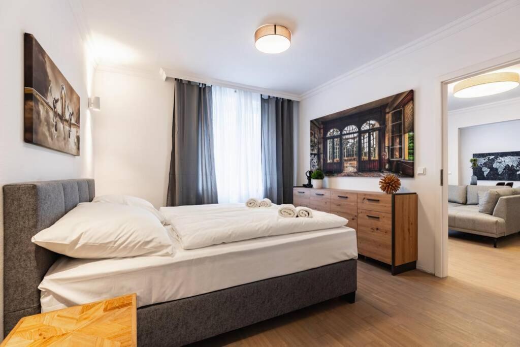 Chic One-Bedroom Apartment With King-Size Bed, Nestled In Vienna'S Vibrant Heart Zewnętrze zdjęcie