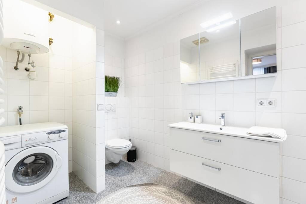 Chic One-Bedroom Apartment With King-Size Bed, Nestled In Vienna'S Vibrant Heart Zewnętrze zdjęcie