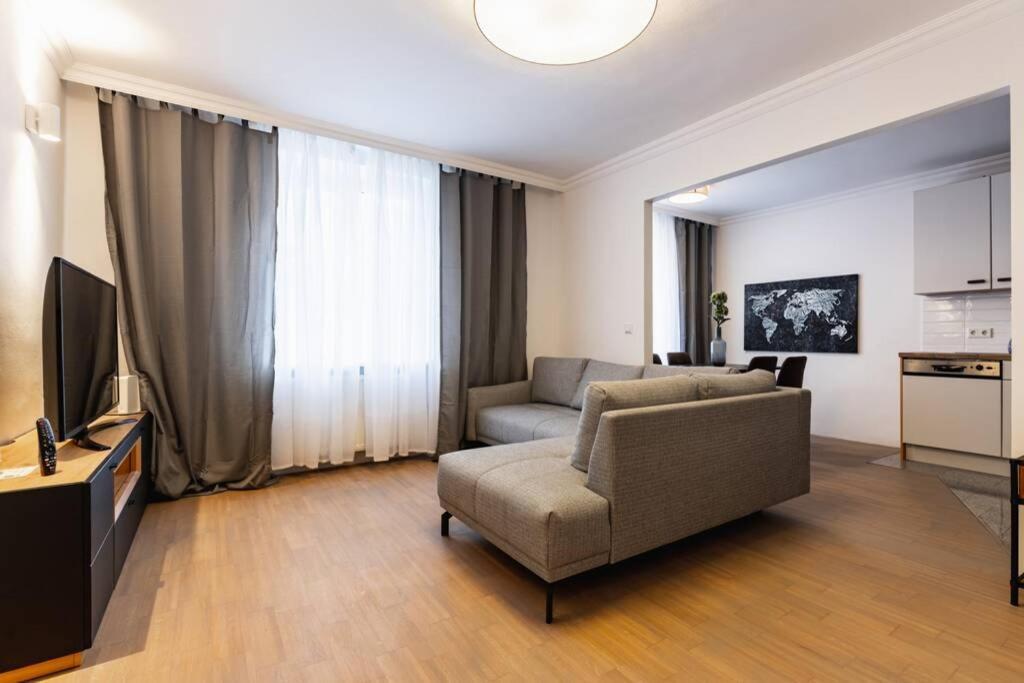 Chic One-Bedroom Apartment With King-Size Bed, Nestled In Vienna'S Vibrant Heart Zewnętrze zdjęcie
